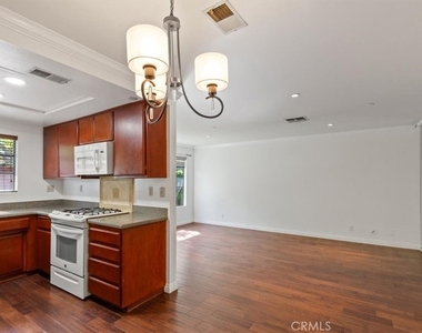 1001 N Monterey - Photo Thumbnail 8