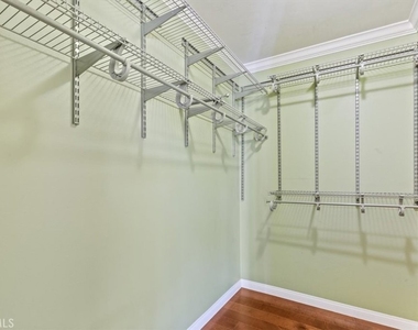 1001 N Monterey - Photo Thumbnail 17