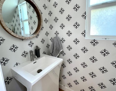 1609 Woodglen Lane - Photo Thumbnail 7