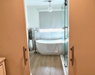 1609 Woodglen Lane - Photo Thumbnail 11