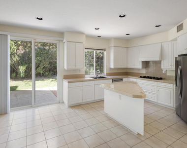 721 Owen Court - Photo Thumbnail 7