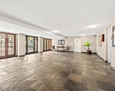 1339 N Columbus Avenue - Photo Thumbnail 3