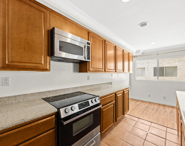 1339 N Columbus Avenue - Photo Thumbnail 12