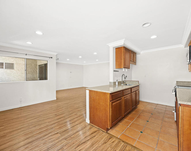 1339 N Columbus Avenue - Photo Thumbnail 10