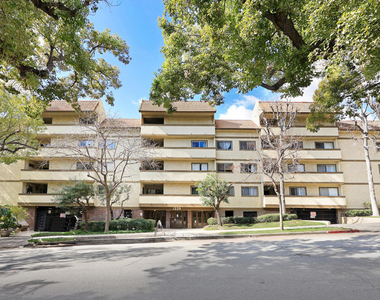 1339 N Columbus Avenue - Photo Thumbnail 1