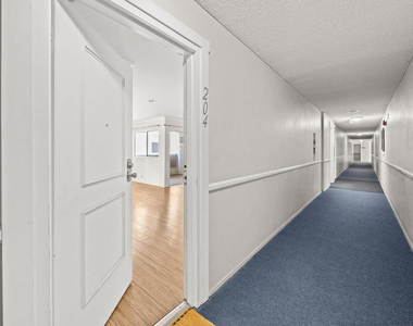 1339 N Columbus Avenue - Photo Thumbnail 4