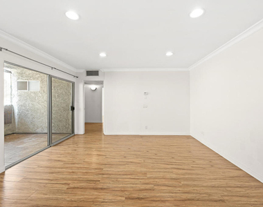 1339 N Columbus Avenue - Photo Thumbnail 6