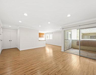 1339 N Columbus Avenue - Photo Thumbnail 7