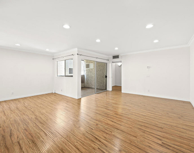 1339 N Columbus Avenue - Photo Thumbnail 5