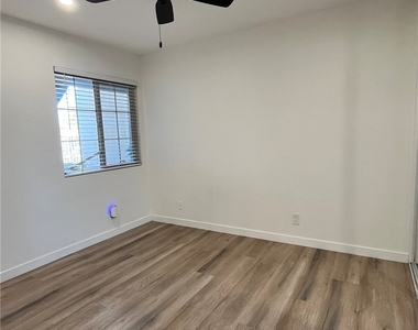 23335 La Crescenta - Photo Thumbnail 14