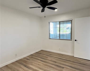 23335 La Crescenta - Photo Thumbnail 9