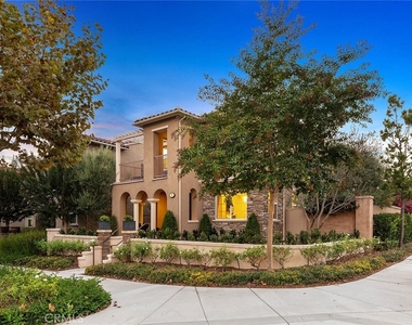 11 Golf Drive - Photo Thumbnail 1