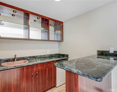 7560 Hollywood - Photo Thumbnail 9