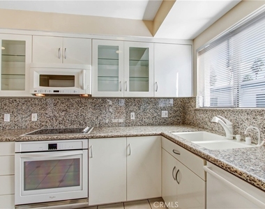 7560 Hollywood - Photo Thumbnail 7
