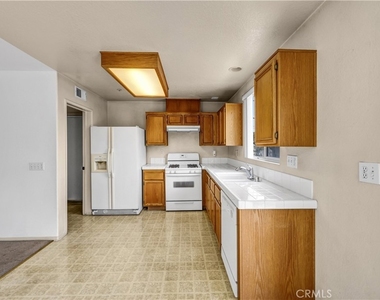 465 E Afton Lane - Photo Thumbnail 4