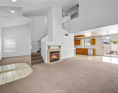 465 E Afton Lane - Photo Thumbnail 2