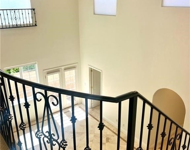 25292 De Salle - Photo Thumbnail 12