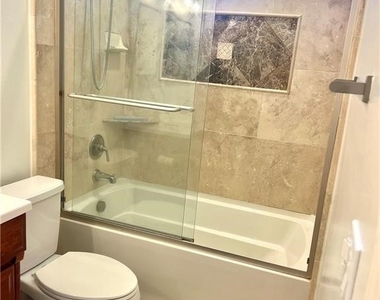 25292 De Salle - Photo Thumbnail 19