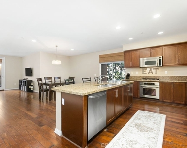 623 Rockefeller - Photo Thumbnail 4