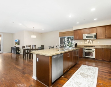623 Rockefeller - Photo Thumbnail 8