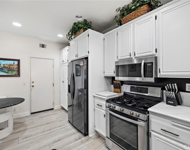 90 Mayfair - Photo Thumbnail 9