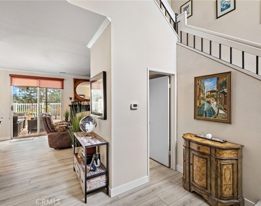 90 Mayfair - Photo Thumbnail 2