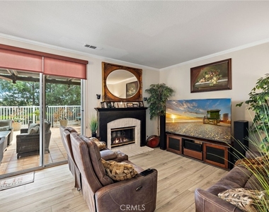 90 Mayfair - Photo Thumbnail 3