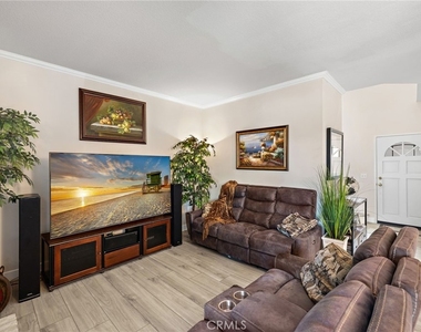 90 Mayfair - Photo Thumbnail 4