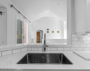 1 Roma Court - Photo Thumbnail 7