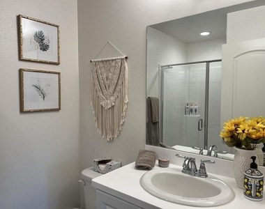 2332 Verano Way - Photo Thumbnail 15