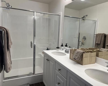 2332 Verano Way - Photo Thumbnail 11