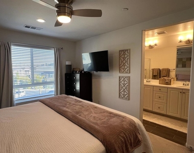 2332 Verano Way - Photo Thumbnail 8