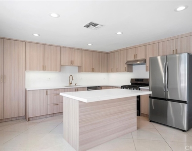 10227 Helendale Avenue - Photo Thumbnail 8