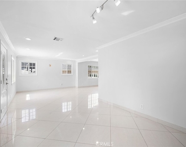 10227 Helendale Avenue - Photo Thumbnail 3