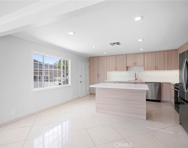 10227 Helendale Avenue - Photo Thumbnail 7