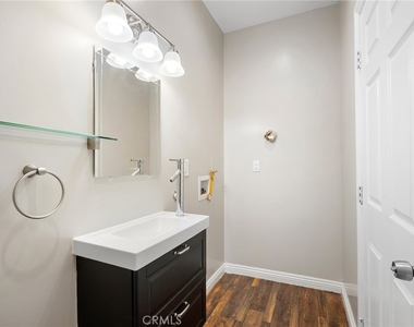 10227 Helendale Avenue - Photo Thumbnail 20