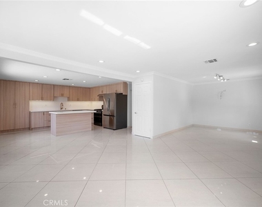 10227 Helendale Avenue - Photo Thumbnail 6