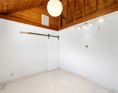 10227 Helendale Avenue - Photo Thumbnail 13