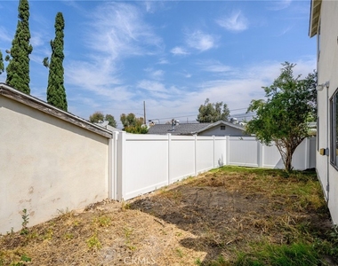 10227 Helendale Avenue - Photo Thumbnail 24