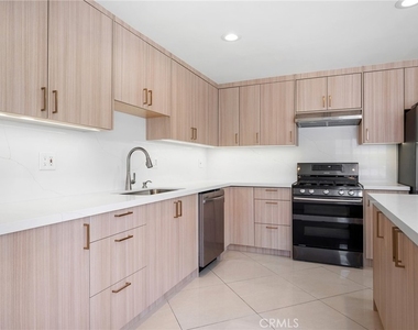 10227 Helendale Avenue - Photo Thumbnail 9