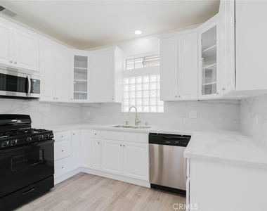 18347 Saticoy Street - Photo Thumbnail 9