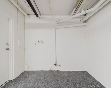 18347 Saticoy Street - Photo Thumbnail 27