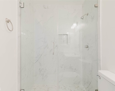 18347 Saticoy Street - Photo Thumbnail 23