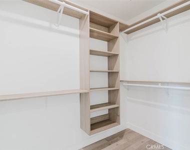 18347 Saticoy Street - Photo Thumbnail 20