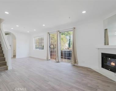 18347 Saticoy Street - Photo Thumbnail 6