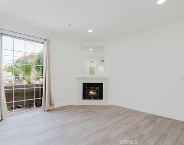 18347 Saticoy Street - Photo Thumbnail 7