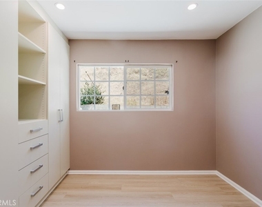 9540 Debra Avenue - Photo Thumbnail 25