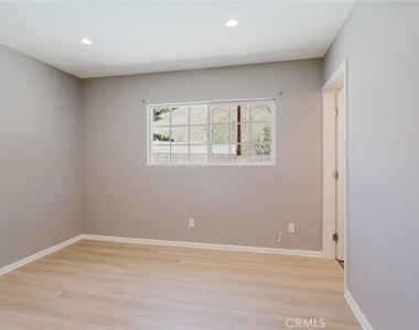 9540 Debra Avenue - Photo Thumbnail 32