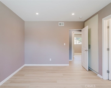 9540 Debra Avenue - Photo Thumbnail 20