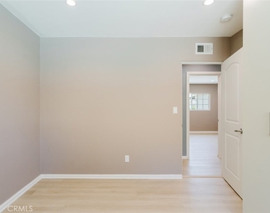 9540 Debra Avenue - Photo Thumbnail 29